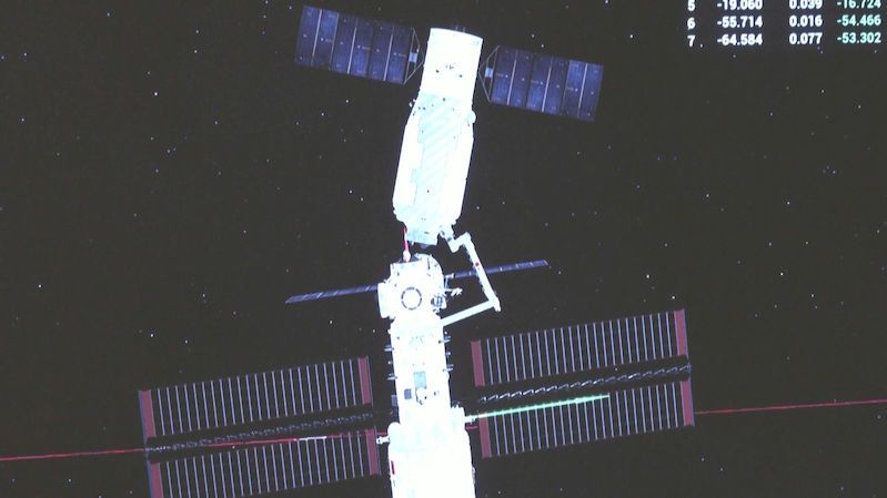 Čínská ruka na orbitě úspěšně přemístila kosmickou loď